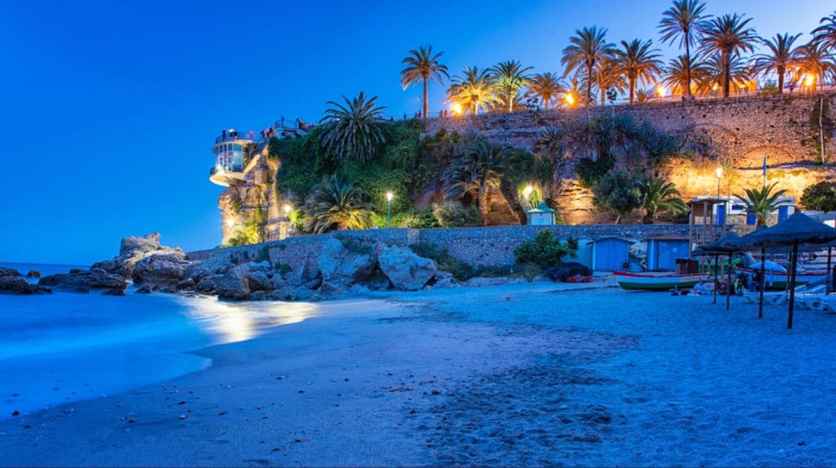 taxi en nerja de noche